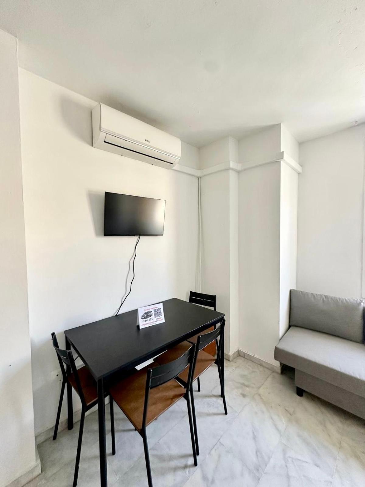 Apartamentos Playa Misericordias Málaga Esterno foto